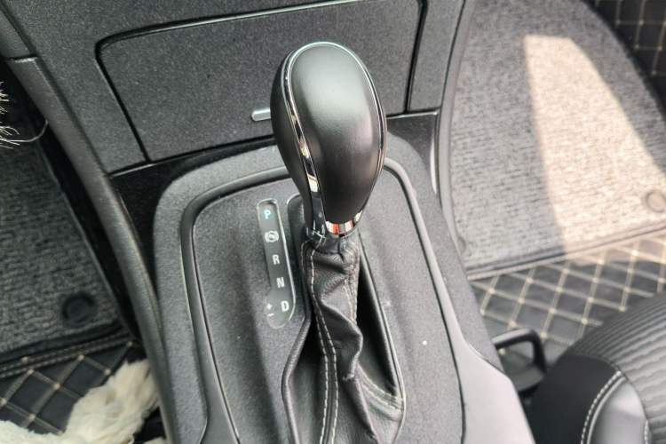 Used Buick Regal 2015 1.6T Leading Technology Model Gear Lever