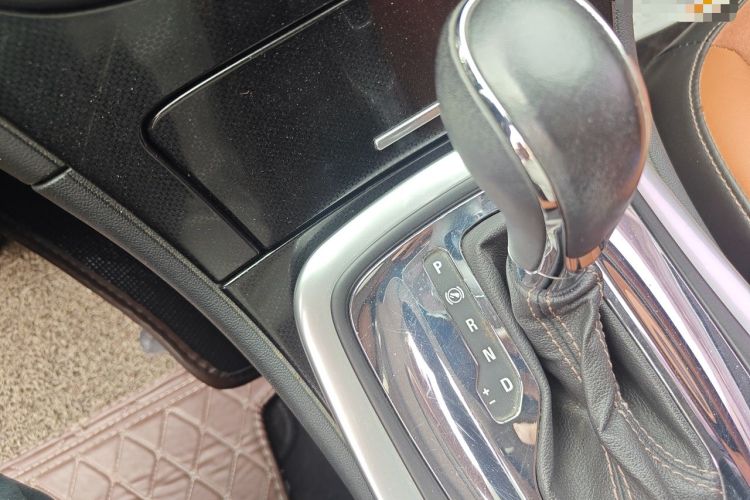 Used Buick Regal 2015 1.6T Elite Tech Model Gear Lever