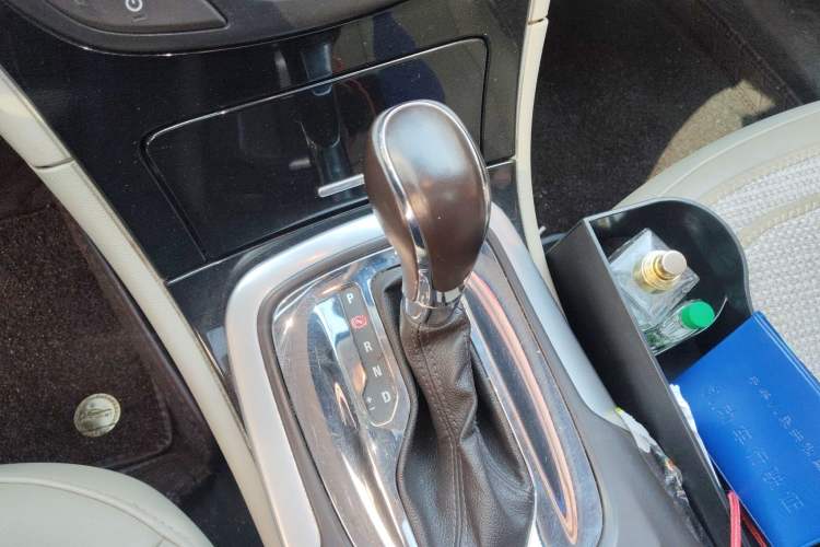 Used Buick Regal 2015 2.0L Elite Fashion Edition Gear Lever