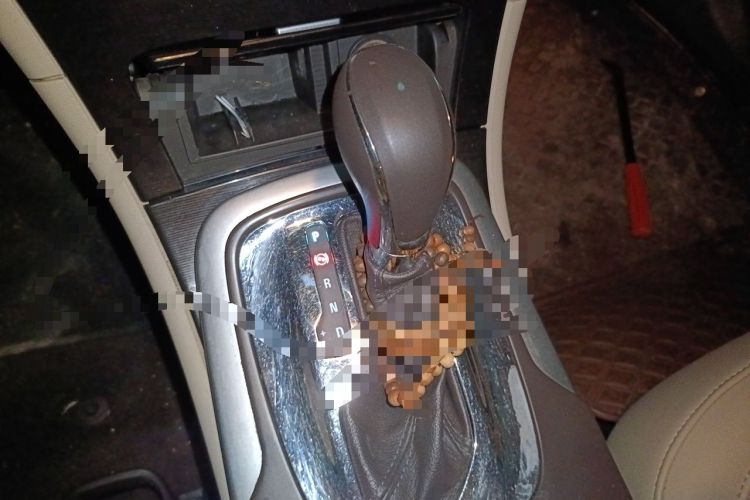 Used Buick Regal 2015 2.0L Leading Fashion Edition Gear Lever
