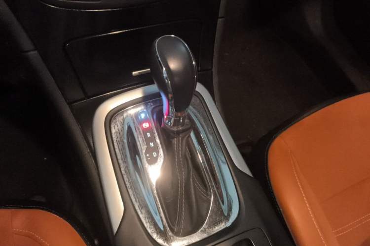Used Buick Regal 2015 1.6T Elite Tech Model Gear Lever