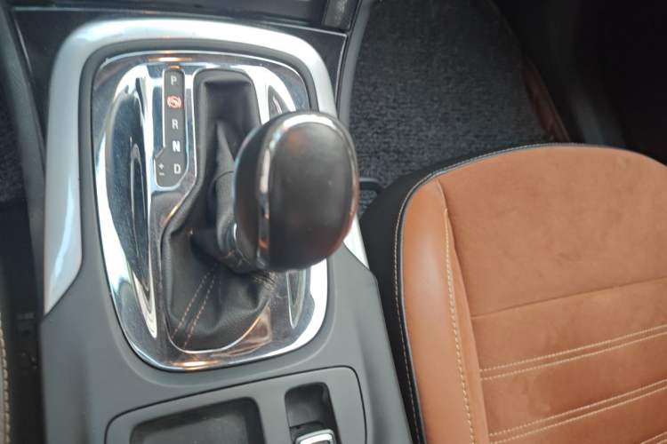 Used Buick Regal 2015 1.6T Elite Tech Model Gear Lever