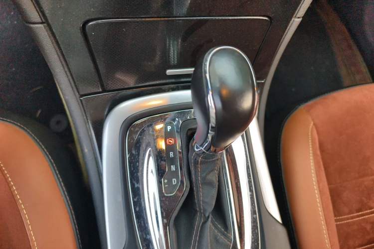 Used Buick Regal 2015 1.6T Elite Tech Model Gear Lever