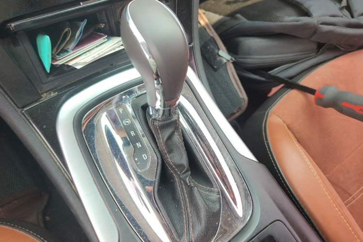 Used Buick Regal 2015 1.6T Elite Tech Model Gear Lever
