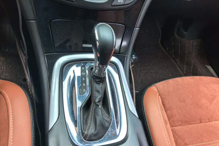 Used Buick Regal 2015 1.6T Elite Tech Model Gear Lever