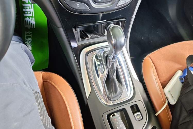 Used Buick Regal 2015 1.6T Elite Tech Model Gear Lever