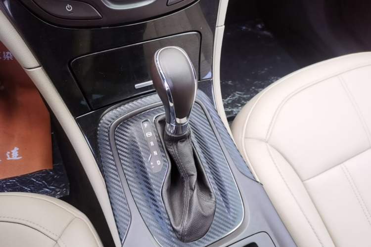 Used Buick Regal 2015 2.0L Elite Fashion Edition Gear Lever