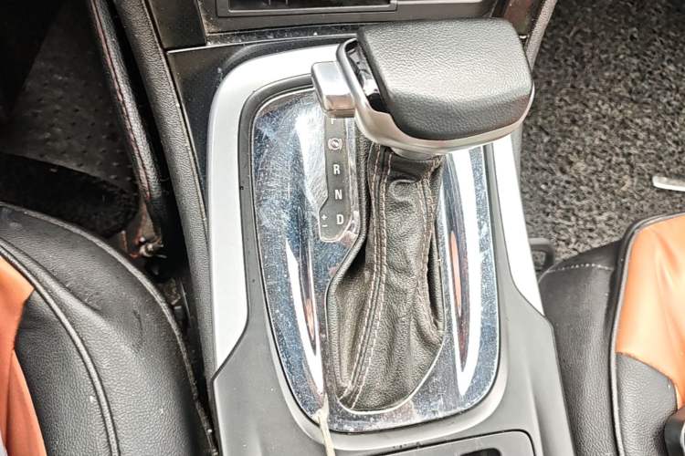 Used Buick Regal 2015 1.6T Elite Tech Model Gear Lever