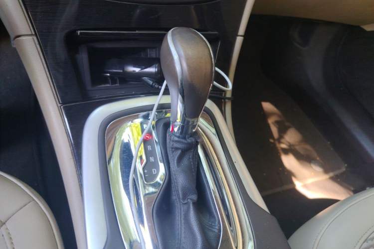 Used Buick Regal 2015 2.0L Leading Fashion Edition Gear Lever