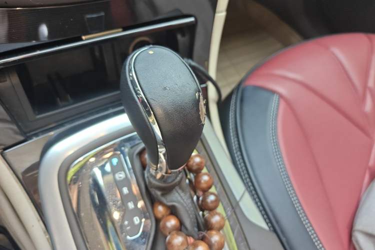 Used Buick Regal 2015 2.0L Leading Fashion Edition Gear Lever