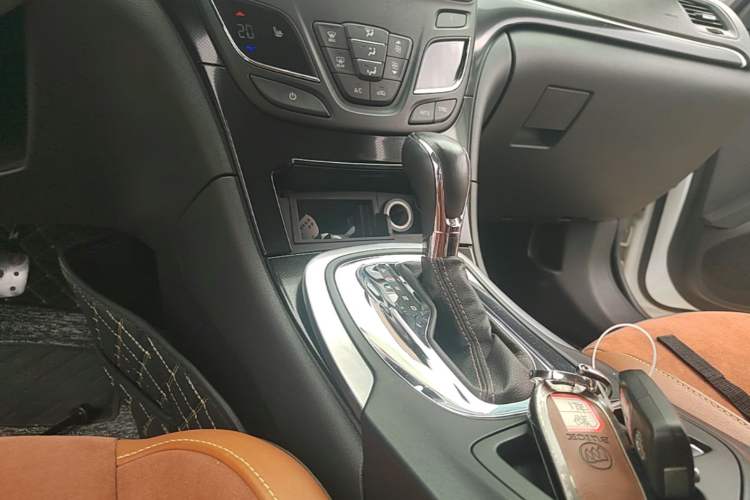 Used Buick Regal 2015 1.6T Elite Tech Model Gear Lever