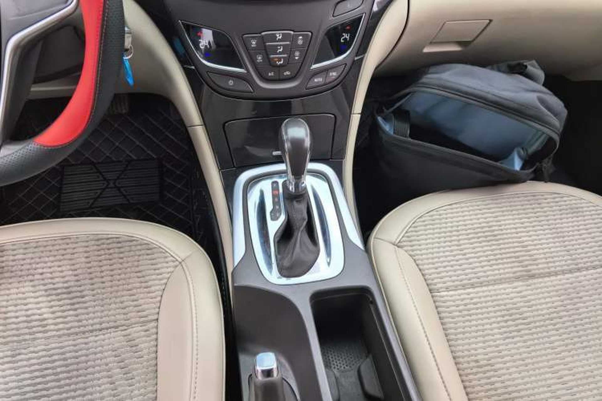 Used Buick Regal 2015 2.0L Leading Fashion Edition Gear Lever