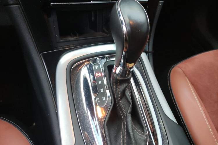 Used Buick Regal 2015 1.6T Elite Tech Model Gear Lever