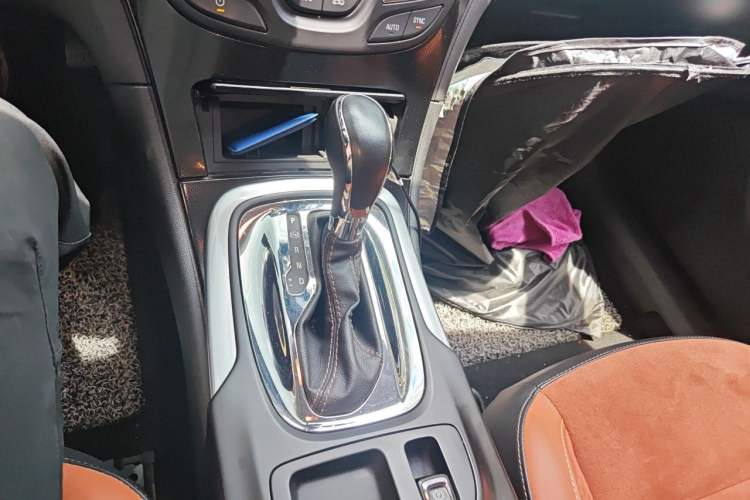 Used Buick Regal 2015 1.6T Elite Tech Model Gear Lever