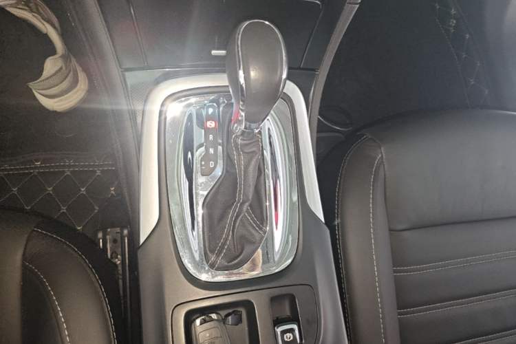 Used Buick Regal 2015 1.6T Elite Tech Model Gear Lever
