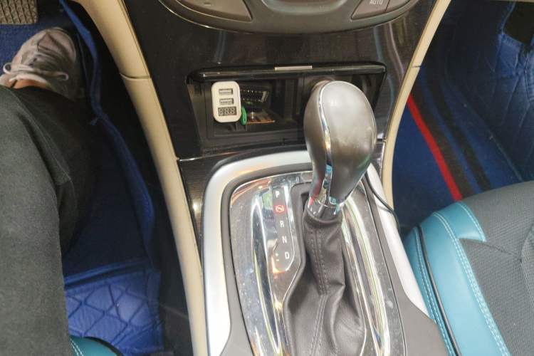 Used Buick Regal 2015 2.0L Leading Fashion Edition Gear Lever