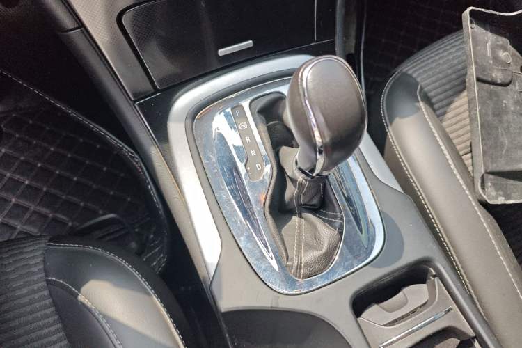 Used Buick Regal 2015 1.6T Leading Technology Model Gear Lever