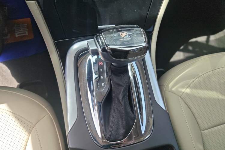 Used Buick Regal 2015 2.0L Leading Fashion Edition Gear Lever