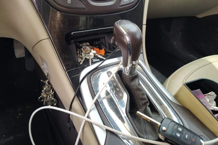 Used Buick Regal 2015 2.0L Elite Fashion Edition Gear Lever
