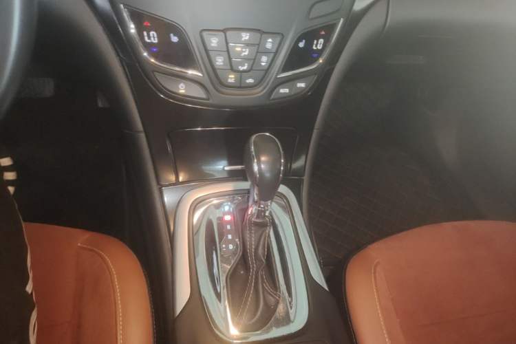Used Buick Regal 2015 1.6T Elite Tech Model Gear Lever