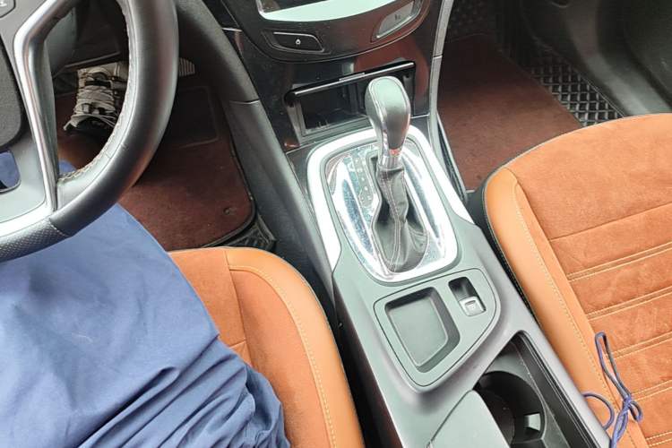 Used Buick Regal 2015 1.6T Elite Tech Model Gear Lever