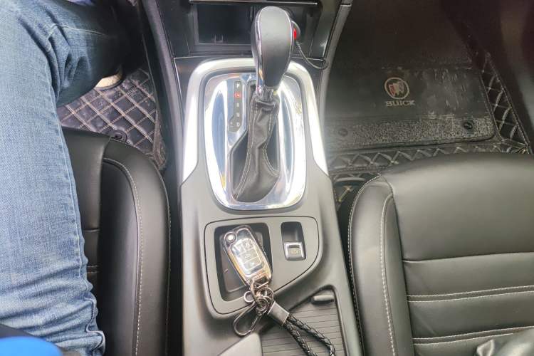 Used Buick Regal 2015 1.6T Elite Tech Model Gear Lever