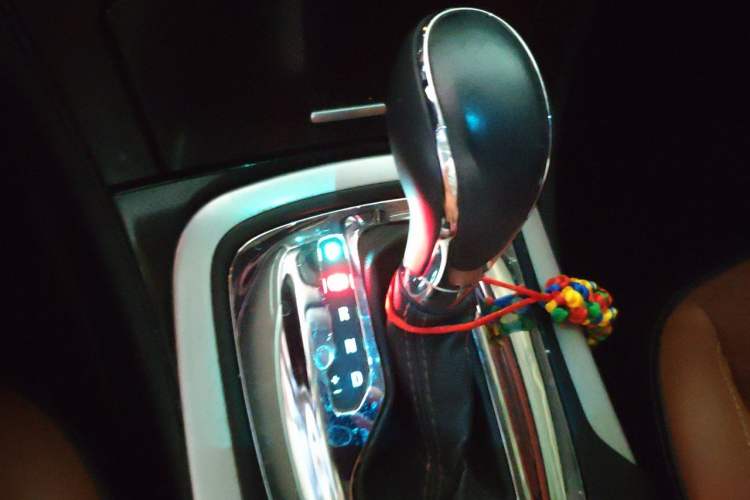 Used Buick Regal 2015 1.6T Elite Tech Model Gear Lever