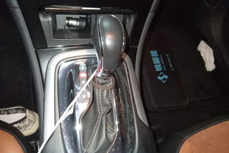 Used Buick Regal 2015 1.6T Elite Tech Model Gear Lever