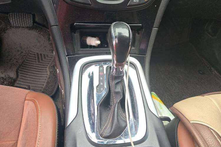 Used Buick Regal 2015 1.6T Elite Tech Model Gear Lever