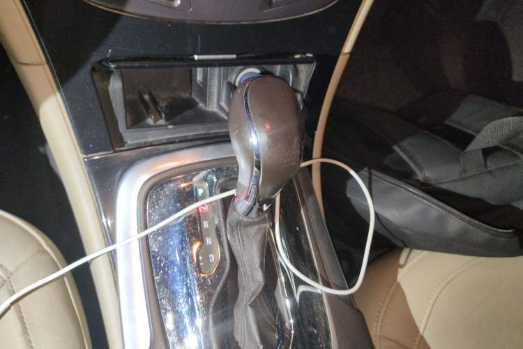 Used Buick Regal 2015 2.0L Elite Fashion Edition Gear Lever