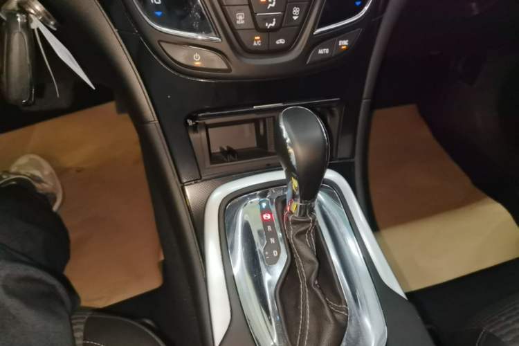 Used Buick Regal 2015 1.6T Leading Technology Model Gear Lever