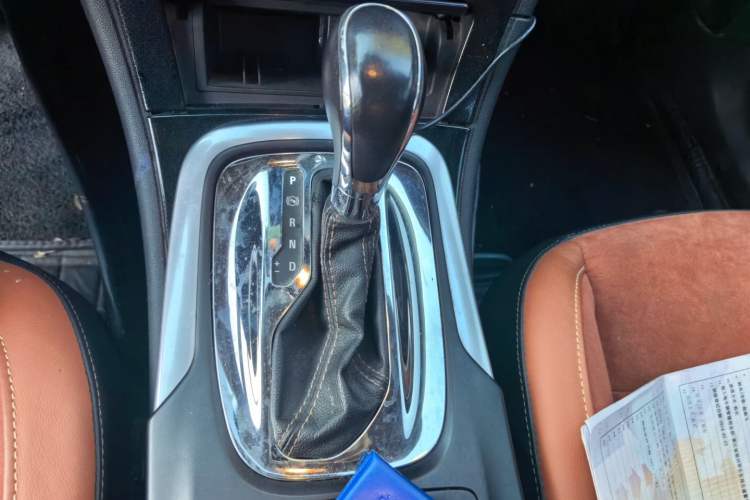 Used Buick Regal 2015 1.6T Elite Tech Model Gear Lever