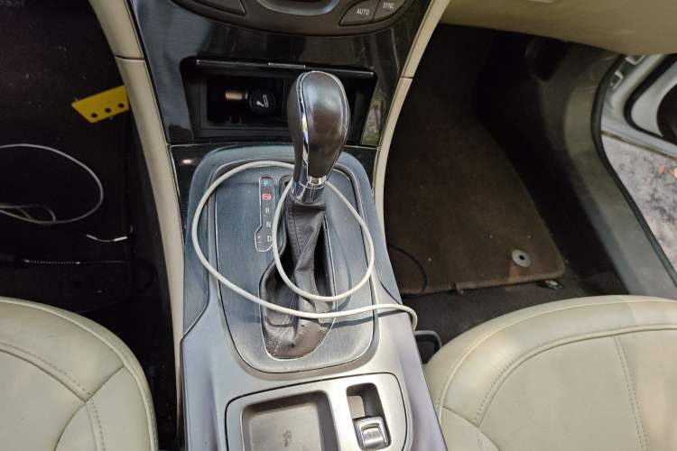 Used Buick Regal 2015 2.0L Elite Fashion Edition Gear Lever