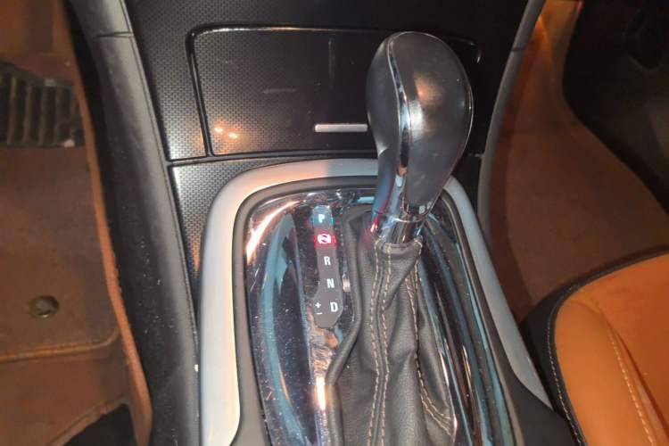 Used Buick Regal 2015 1.6T Elite Tech Model Gear Lever