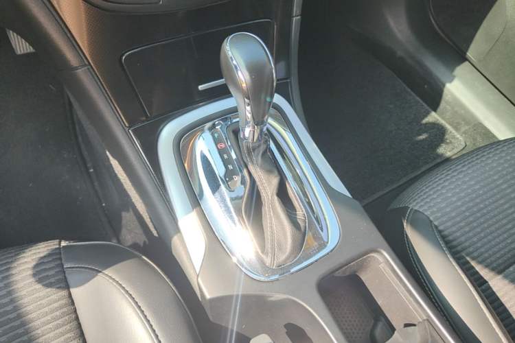 Used Buick Regal 2015 1.6T Leading Technology Model Gear Lever