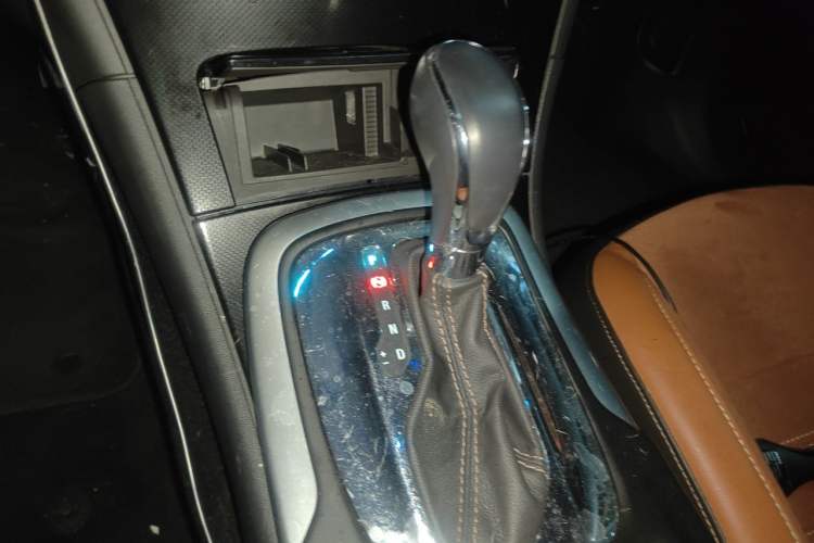 Used Buick Regal 2015 1.6T Elite Tech Model Gear Lever