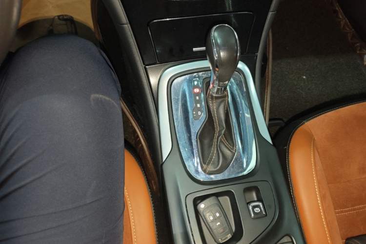 Used Buick Regal 2015 1.6T Elite Tech Model Gear Lever