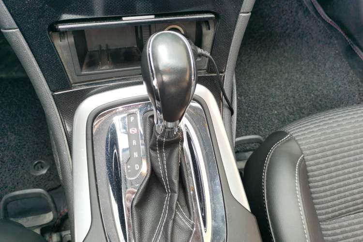 Used Buick Regal 2015 1.6T Leading Technology Model Gear Lever