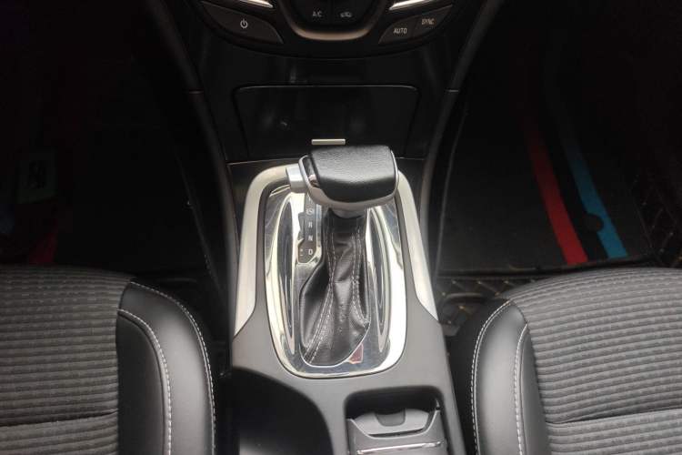 Used Buick Regal 2015 1.6T Leading Technology Model Gear Lever