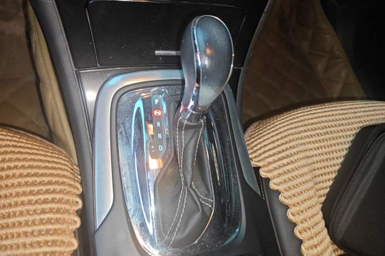 Used Buick Regal 2015 1.6T Elite Tech Model Gear Lever
