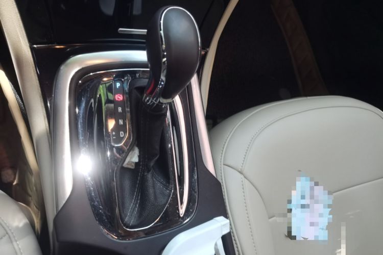 Used Buick Regal 2015 2.0L Leading Fashion Edition Gear Lever