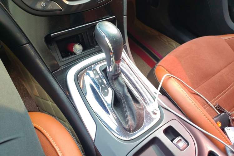 Used Buick Regal 2015 1.6T Elite Tech Model Gear Lever
