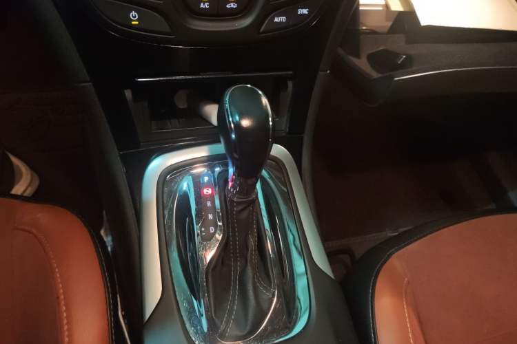 Used Buick Regal 2015 1.6T Elite Tech Model Gear Lever