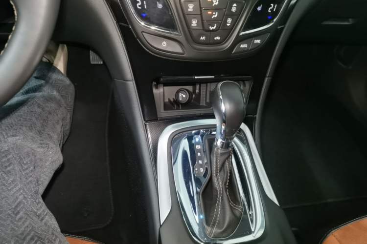Used Buick Regal 2015 1.6T Elite Tech Model Gear Lever