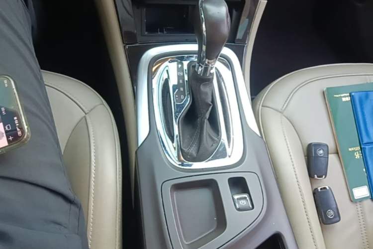 Used Buick Regal 2015 2.0L Elite Fashion Edition Gear Lever