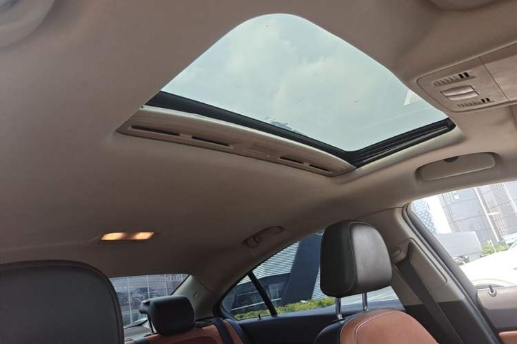 Used Buick Regal 2015 1.6T Elite Tech Model Headliner