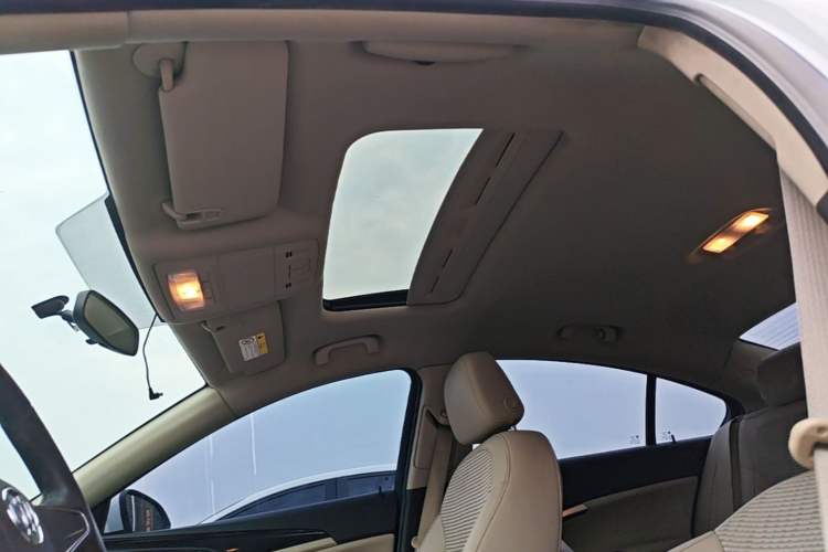 Used Buick Regal 2015 2.0L Leading Fashion Edition Headliner