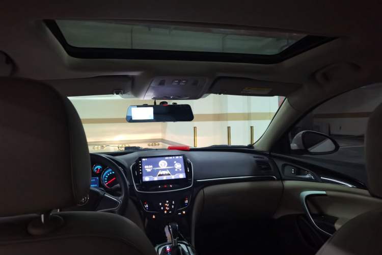 Used Buick Regal 2015 2.0L Leading Fashion Edition Headliner