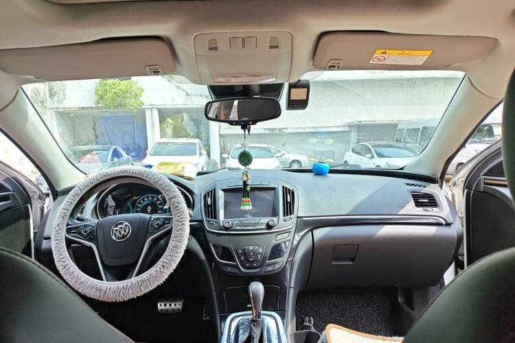 Used Buick Regal 2015 1.6T Elite Tech Model Headliner