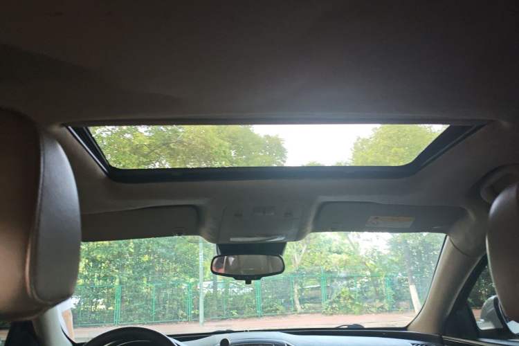 Used Buick Regal 2015 2.0L Elite Fashion Edition Headliner